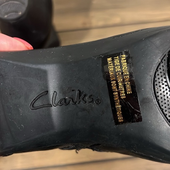 Clark’s black leather 2.5” heeled booties size 9M - Picture 9 of 10